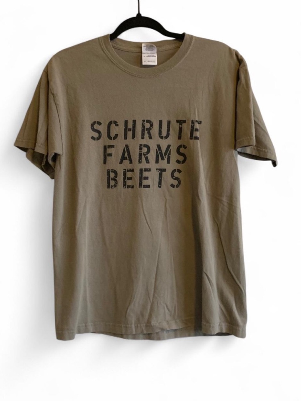 Gildan Olive Graphic 'Schrute Farms Beets' Short Sleeve Tee size Medium